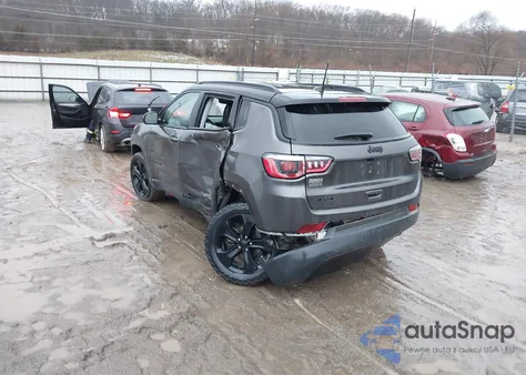 2019 Jeep Compass Altitude 4X4 z USA, uszkodzony, nr VIN 3C4NJDBB6KT653009